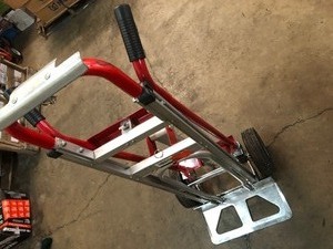 lot 204 image: Milwaukee 1,000 lb. Capacity 4-in-1 Hand Truck Used see pics 