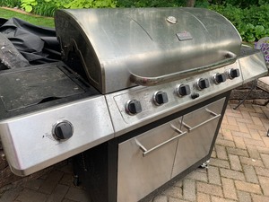 lot 21 image: CharBroil Classic Stainless Grill