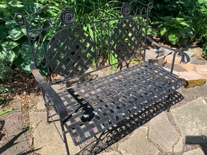 lot 5 image: Black Metal Outdoor Decorative Bench