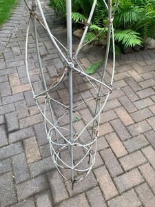 lot 22 image: Small Decorative  Yard Trellis