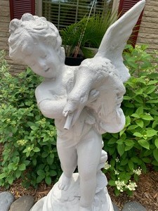 lot 42 image: Birdbath Fountain