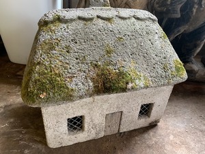 lot 86 image: Fairy or Gnome House