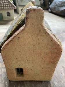 lot 89 image: Fairy or Gnome House