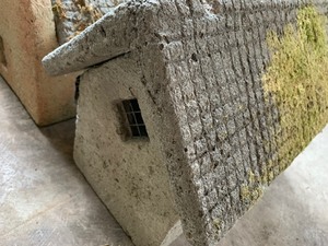 lot 90 image: Fairy or Gnome House