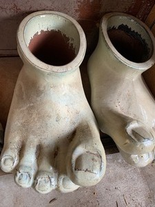 lot 113 image: Ceramic Feet Planters