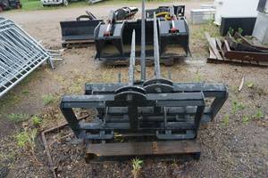 Brand New Universal Mount Bobcat Skid Loader Skid Steer Bale Handling ForkSpear Attachment