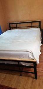 lot 26 image: Contemporary Metal Bed Set