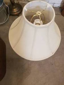 lot 51 image: Elegant Moss Green Vase Table Lamp