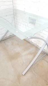 lot 6 image: Modern Glass Top Desk