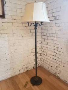 lot 41 image: Contemporary Floor Lamp