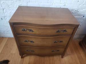 lot 43 image: Drexel Three Drawer Dresser