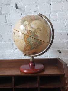 lot 72 image: Replogle 9 World Classic Series Globe