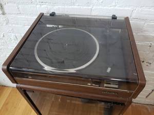 lot 112 image: Technics Turntable & Components in Rolling Cabinet