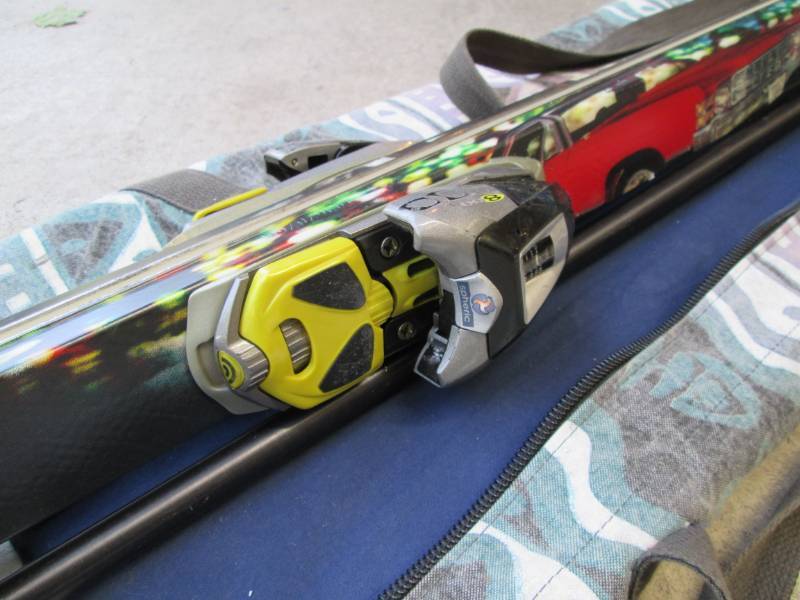 lot 94 image: Skis...