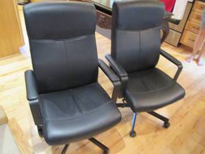 lot 11 image: (2) Office Chairs Great Shape...
