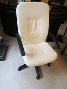 lot 12 image: Like New Office Chair...