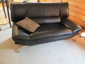 lot 14 image: Leather Couch (67 X 32 X 34) Wit...