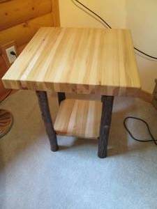 lot 17 image: Hickory Wood Handmade 20 Square Cof...