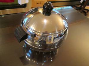 lot 27 image: Art Deco Vintage Ice Bucket With Pe...