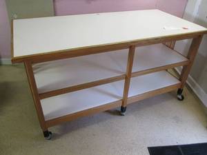 lot 62 image: Rolling Pattern Table on Wheels (72...
