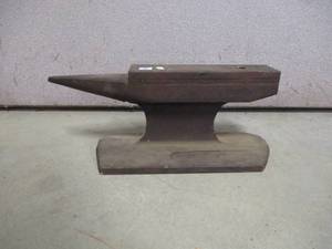 lot 5 image: Blacksmith Anvil