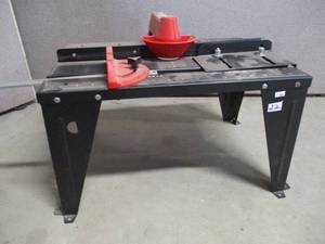 lot 22 image: Router Table