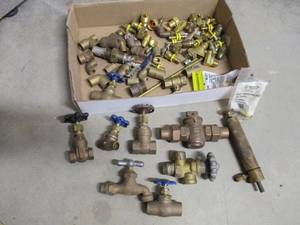lot 32 image: Brass Items