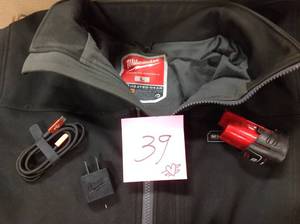 Milwaukee Mens Large M12 12-Volt Lithium-Ion Cordless Black Heated&nbsp Jacket Kit with (1) 2.0Ah Battery and Charger in good condition