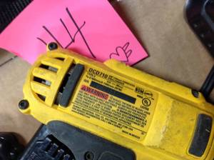 DEWALT  12-Volt MAX Lithium-Ion Cordless 38 in. DrillDriver Kit with (2) 12-Volt Batteries 1.5Ah, Charger and Tool Bag  USED