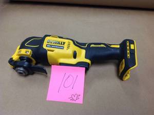 DEWALT ATOMIC 20-Volt MAX Lithium-Ion Brushless Cordless Oscillating Tool (Tool-Only)&nbsp&nbspin good condition
