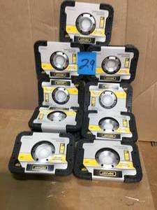 lot 29 image: Lot whit Defiant 500-Lumen Utility LED Light in good condition