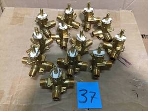 lot 37 image: Lot whit Assorted Moen Valves