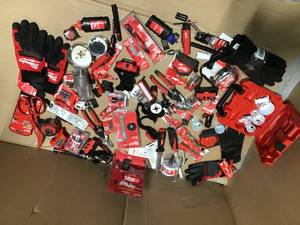 lot 39 image: MIX LOT OF MILWAUKEE TOOLS