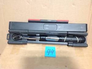 lot 44 image: Husky 5-80 ft. lbs. 38 in. Drive Digital Display Click Torque Wrench in good condition