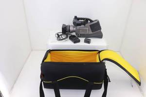 lot 5 image: Panasonic AG-DVC20P Mini DV Camcorder