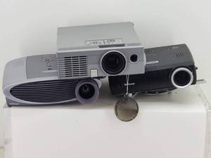 lot 80 image: 3 VGA Projectors