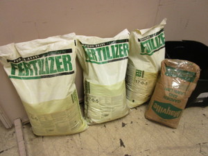 lot 208 image: PREMIUM GRADE PROFESSIONAL FERTILIZER, MAYVILLE GARDEN AND LAWN LIME - 50 LB. BAGS
