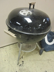 lot 215 image: WEBER 22 CHARCOAL GRILL, WITH COVER