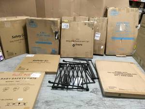 LOT WITH ASSORTED BABY SAFETY GATES DIFFERENT SIZES SEE PICS