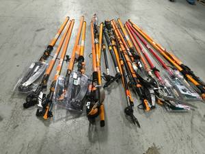 LOT OF OUTDOOR YARD TOOLS SEE PICS