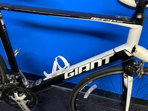 GIANT DEFY ROAD BIKE