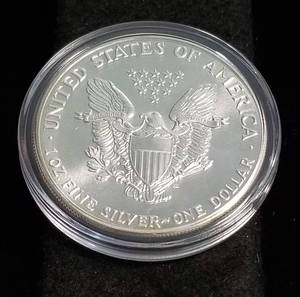 1989 AMERICAN SILVER EAGLE 1 TROY OZ. .999 FINE SILVER IN AIRTITE