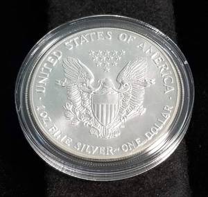 1987 AMERICAN SILVER EAGLE 1 TROY OZ. .999 FINE SILVER IN AIRTITE