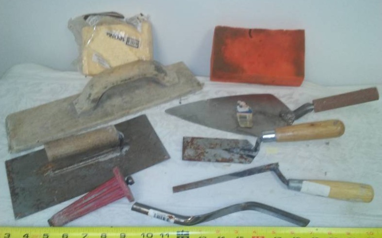 lot 9 image: Cement Tool Padded leather knee pads , enamelware 