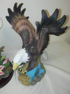 lot 28 image: American Eagle - Army & decor.