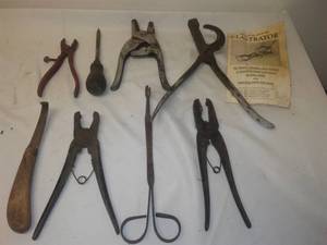 lot 59 image: 8 Livestock tools.