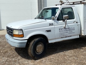 lot 6 image: 1997 Ford F-250