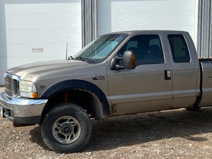 lot 3 image: 2003 Ford F-250 XLT