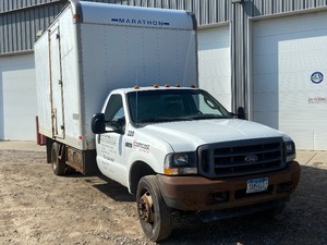 lot 4 image: 2004 Ford F-450 XL Super-Duty