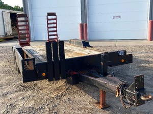 lot 8 image: 1997 Redi-Haul Tandem Axle Equipment Trailer